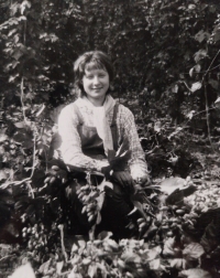 Collecting hops as a part of voluntary work with her classmates from SVVŠ Chrudim, 1964