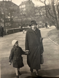 Marie Keprtová with her nanny Marie Straková in Grébovka