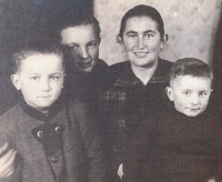 Mother Johanna Frey, with her sons Ewald, Erhard and Manfred, Manfred Frey first from the right