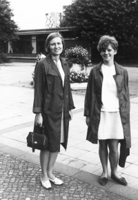 Jana Kašparová (left) with a friend from East Germany