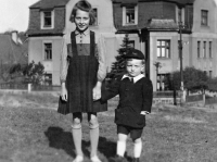 Zdeňka Pivrncová with her brother in Liberec in 1947