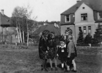 Witness with her brother and siblings Folprecht in Liberec in 1947