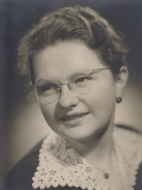 Graduation photograph of Marie Fejtková from 1959