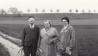 Marie Fejtková with her parents after their release from prison, 1964