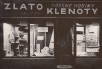 Jiří Fejtek's family jewellery shop on the square in Jaroměř before World War II