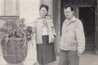 Marie Fejtková with her brother Jiří, photos for father in prison
