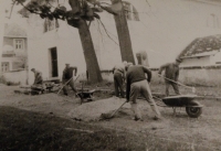 Doing voluntary work - the renovation of the evangelical church in Hradiště and its surroundings