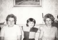 Three generations - witness with her grandmother (left) and mother (right), 1986