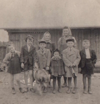 Zdeněk Hlačík (third left) with his mother, grandmother and cousins