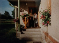 Mother and father in front of the entrance to the house in Šiškovice, 1990