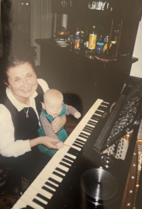 Eva Černíková s vnoučetem