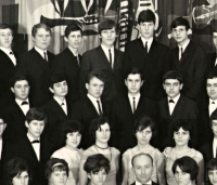 Taneční v Jihlavě, Petr Císařovský nahoře třetí zprava, rok 1967