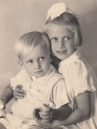 H.-G. Grech with his sister Dietlinde, 1944