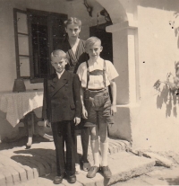 H.-G. Grech and his siblings Dietlinde and Gernot, 1951