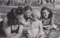 H.-G. Grech with his mother and her friends at the swimming pool in Mikulov, 1943