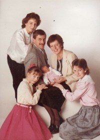 H.-G. Grech with his daughters and first wife, 1986