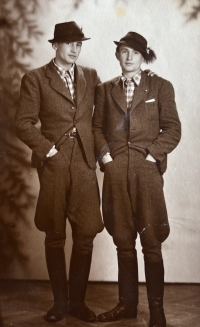 From left: father Josef Winkler with his brother Jan, probably in 1934-35