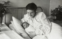 Mother Helena Winkler with her daughter Helena in the maternity ward, Zlin, 1943