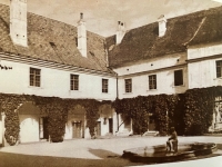 Inner courtyard of Loosdorf Castle