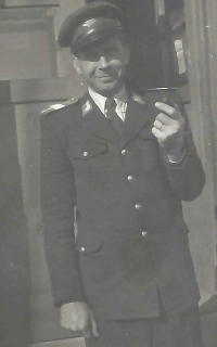 Father the railwayman at the Kuks station, 1958