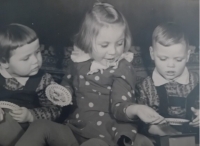 Magdaléna Bílková Tůmová (centre) with her siblings
