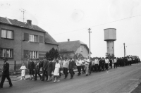 Parade of citizens at the upper end of the village on the occasion of the celebration of the 100th anniversary of the founding of the Fire Brigade in Uhlířov
