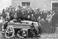 Funeral of Alois Hrůza, a relative of the witness, in Svatá Helena, 1979