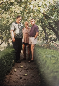 Marián Kvarda (left) with displaced German Richard Krappel (right), who used to live in his place of residence