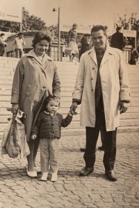 Married couple Marie and Jindřich Mühlberger with their first-born daughter Magdalena (1960s)