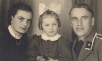H.-G. Grech's parents and sister, 1941