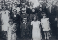 The Knob family 1931/1932. Witness's grandfather Josef (born 1864) is seated second left; standing above him is witness's father Josef (born 1911)