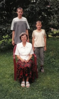 Alena Vejvodová with grandchildren