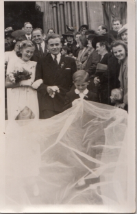 Svatební fotografie, Jarmila Kovářová s manželem