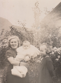 Mother Božena Tomčíková, Vanda, and sister Blanka, Radčice, 1943