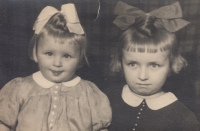 Vanda and Blanka Tomčíks, Radčice, 1945