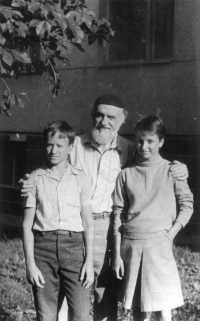 With her brother and grandfather, 1986