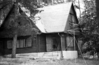Cottage in Sloup near Nový Bor, where fans of "deixing" used to hold meetings called DX Camps. Around the hut they installed antennas for better reception of various radio stations