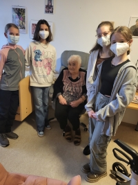 Božena Tomšová with pupils from the Stories of Our Neighbours in 2025 project