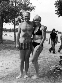 Jindřich Goba with wife Zdenka on Manitoba Beach in Canada