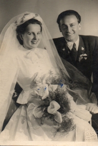 Parents Petr Dujka and Eleonora Bubna-Litic's wedding photo, 1948