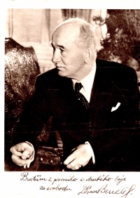 Fotografie věnovaná Edvardem Benešem Josefu Husovi