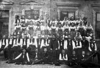 The extended family of Cyril Pazderka, undated