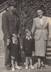 Jiří's father (left) with his brother Jan and his parents, 1954