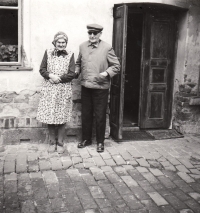 Witness's parents in Kudlovice, 1984