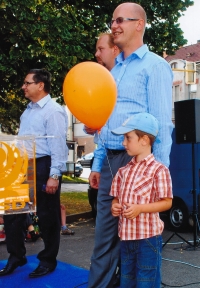 Bohuslav Sobotka with his son during the election campaign (2009)