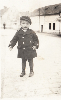 Zdeněk Hlačík at age five by the Sokol gym in Dubany