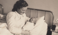 Jiří Severin with his mother in Zlín maternity hospital, 1941