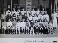 Teacher at primary school with her class - Radka Samuel on the right