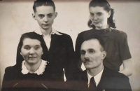 Naděžda Machová with her parents and brother, 40s