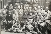 Karel Vágner při prvním zaměstnání v nástrojářské dílně
